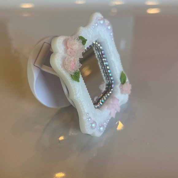 White & Pink Mirror Flower Pop Socket - Picture 6 of 6